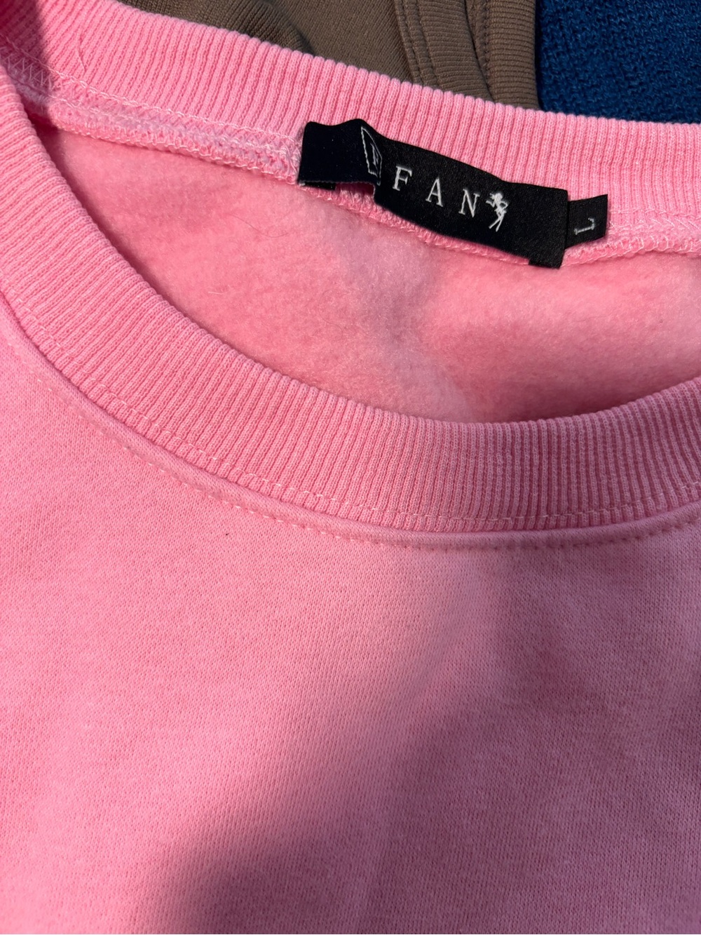Pink sweatshirt size large - Picture 4 of 5